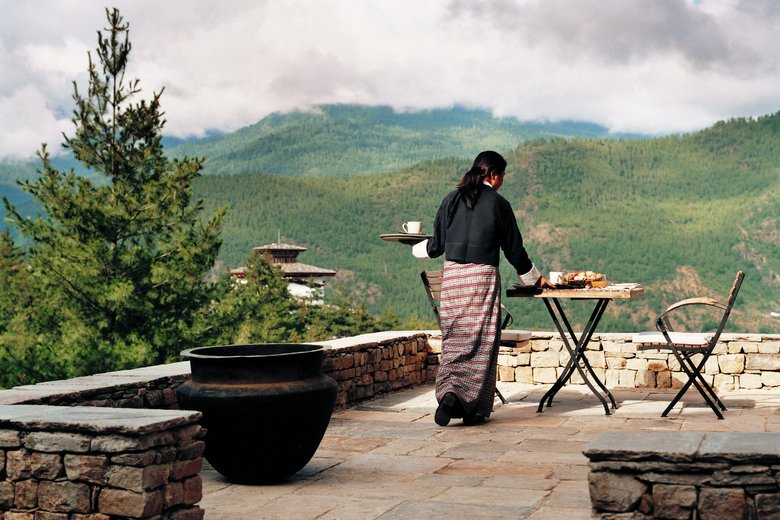 Como Uma Paro hot stone massage, finding happiness in Bhutan feature