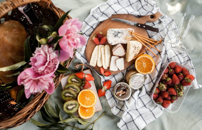 Picnic Pairing Ideas: What To Eat With Champagne
