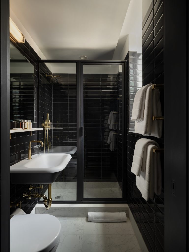 Moore-Hotel-Shower
